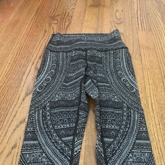 Lululemon full length patterned - Picture 2 of 3